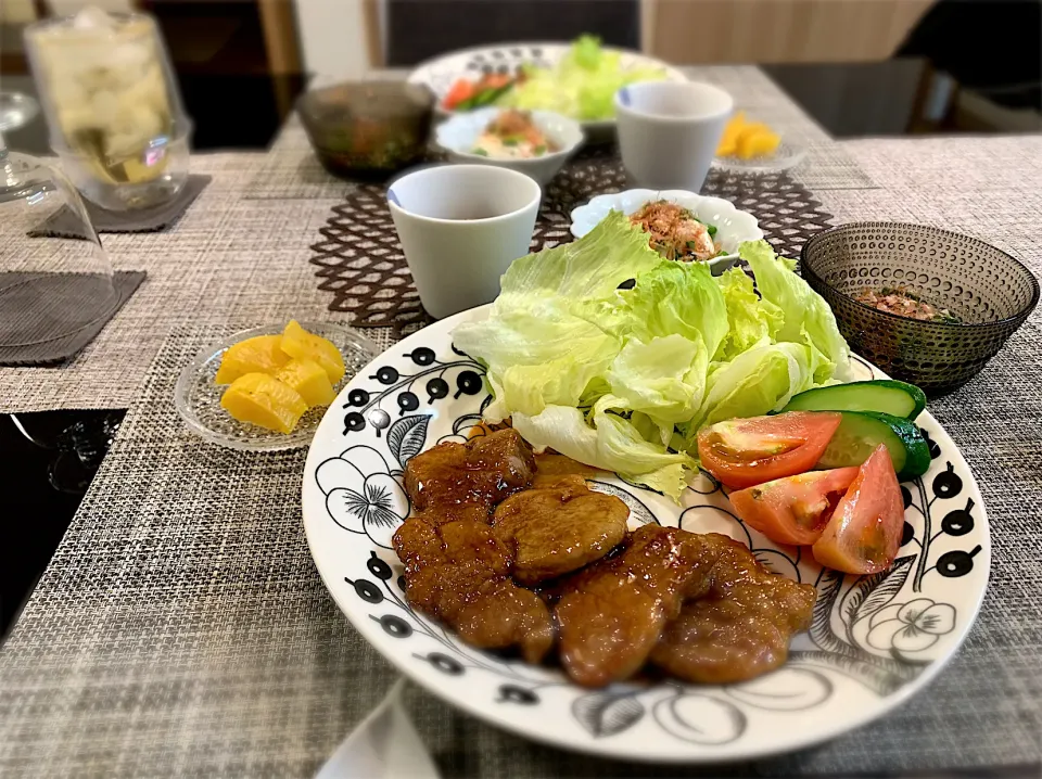 ヒレ肉のさっぱり焼き、納豆、冷奴、ネバネバ和え😊|ゆかさん