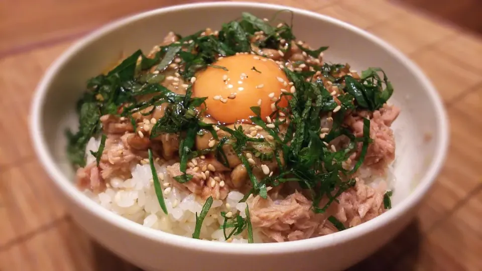 Snapdishの料理写真:大葉ﾂﾅ納豆卵かけご飯🍚～
の晩ごはん✨|kaz(*･ω･)さん