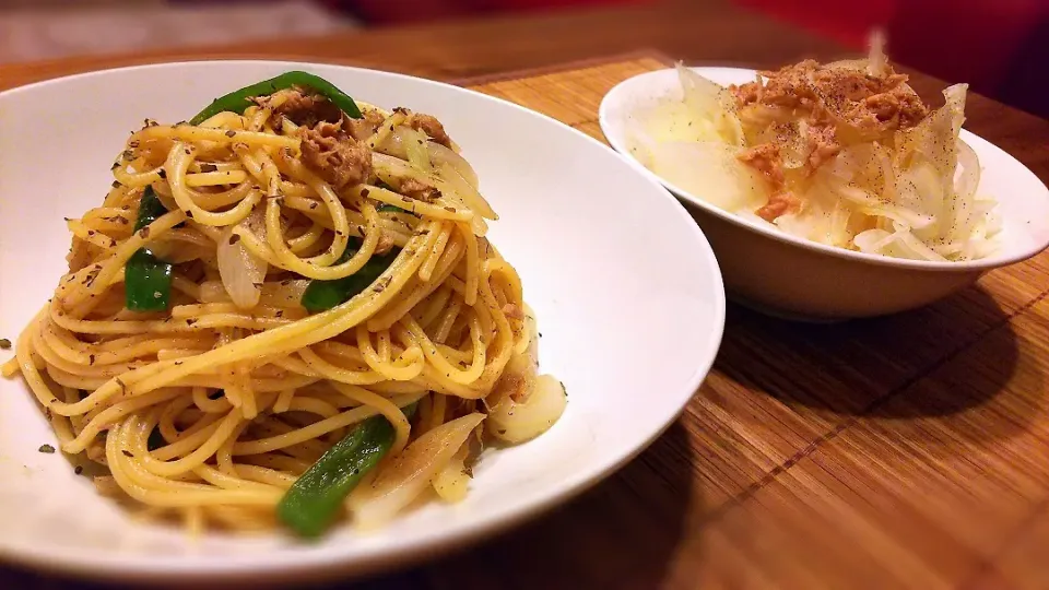 ﾂﾅとﾋﾟｰﾏﾝと玉ねぎのﾆﾝﾆｸ醤油ﾊﾟｽﾀ～
の晩ごはん✨|kaz(*･ω･)さん