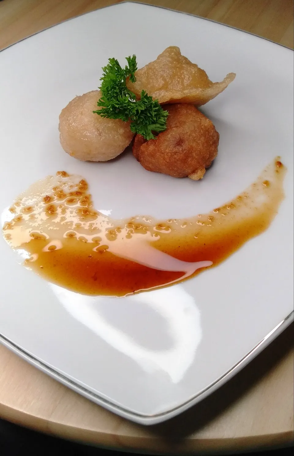 Pempek Palembang

Traditional fishcake with garlic vinegar sauce.|irmaさん