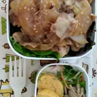 Snapdishの料理写真:生姜焼き丼、サラダとネギ入りたまご焼き|Chiakiさん