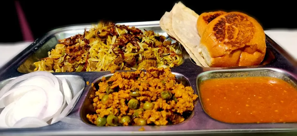 Soya kima, Soya biryani, with tomato chutney, rumali roti and bun|StayFullさん