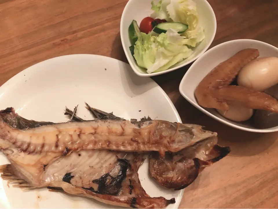 干し魚・サラダ・手羽と卵の煮付け|mayuyuさん