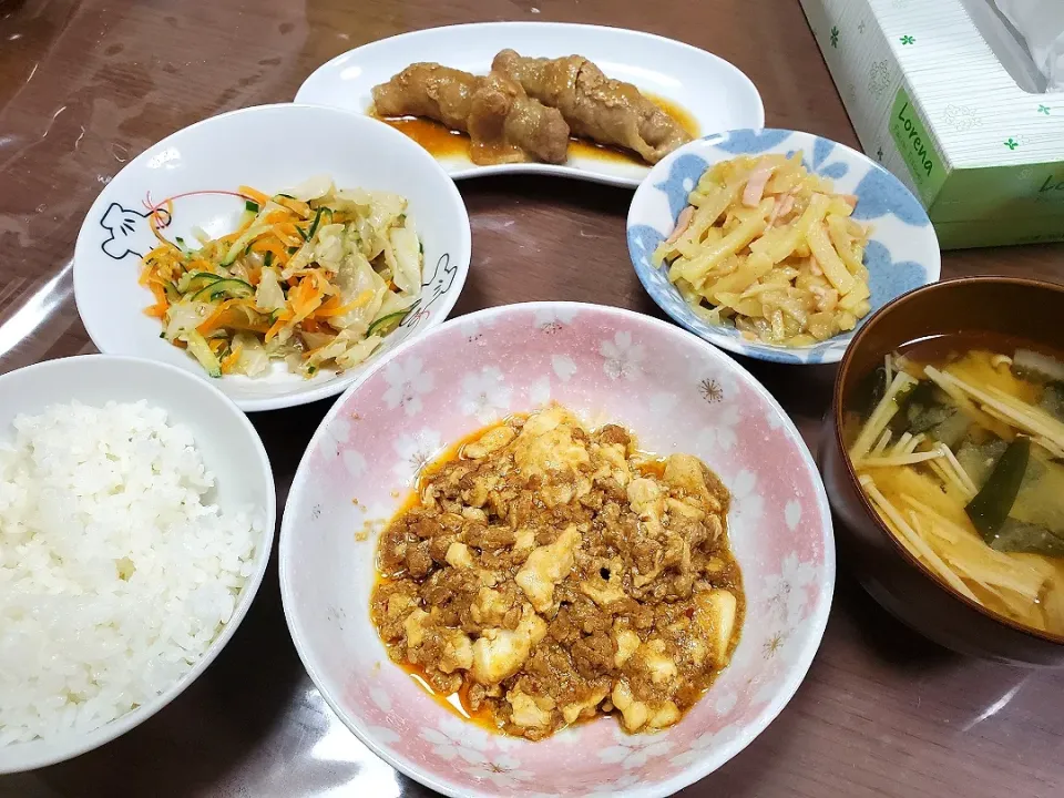 Snapdishの料理写真:オクラの肉巻き、麻婆豆腐、サラダ、ジャーマンポテト|みーさん