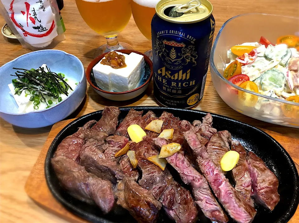 Snapdishの料理写真:牛みすじステーキ　ポテトサラダ   長芋のポン酢和え　冷奴（イリコ味噌のせ）|じゅんさんさん