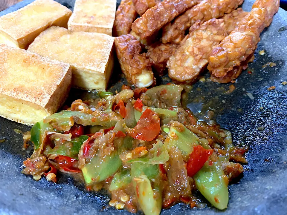 Snapdishの料理写真:Sambal tomat hijau|yeni kartikasariさん