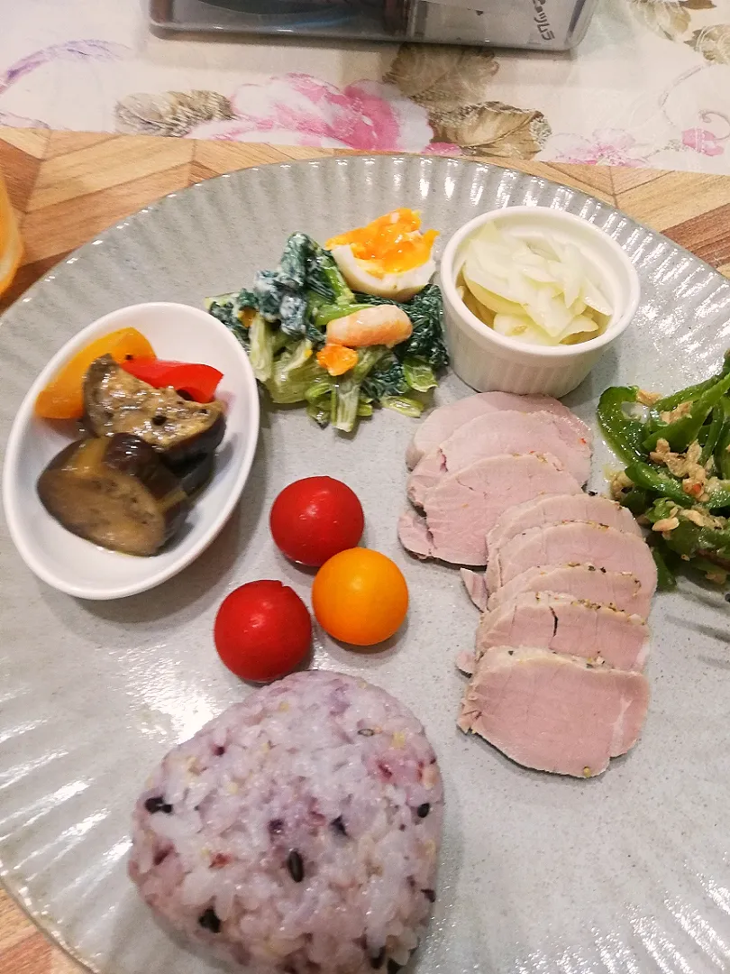 Snapdishの料理写真:7/15
豚ヒレハムと作りおきでワンプレート晩ごはん😋|たえさん