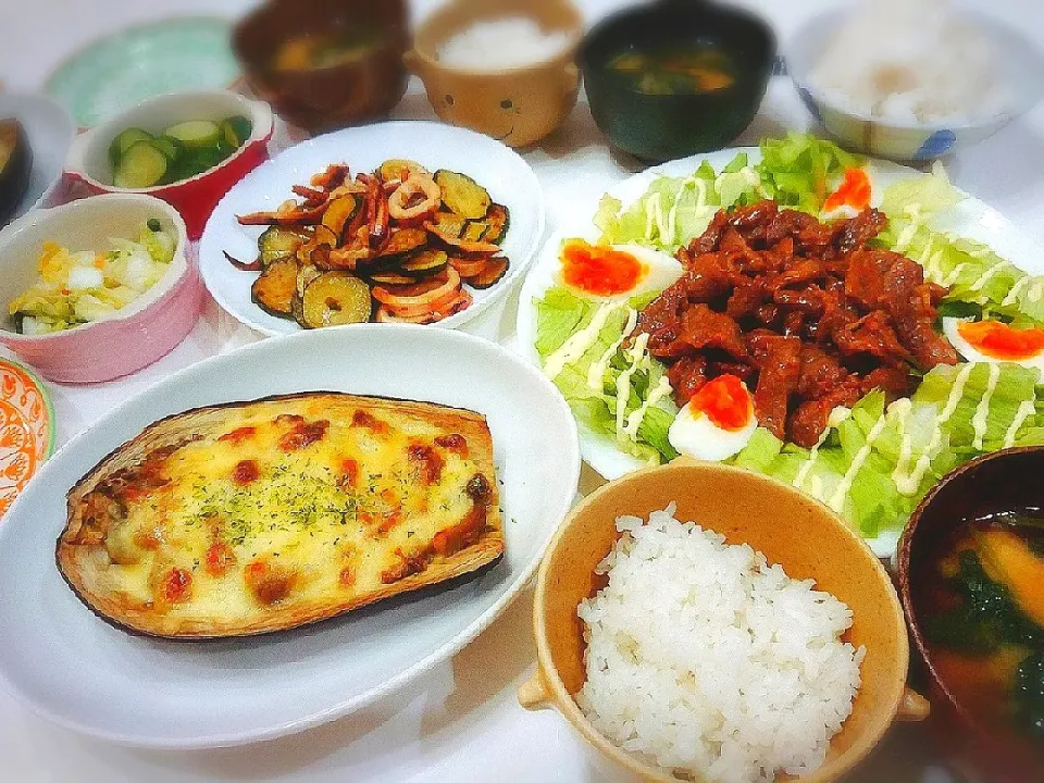 夕食(^ー^)
豚ハラミ焼き&サラダ
ズッキーニとイカのバター醤油焼き
米ナス味噌チーズのオーブン焼き
白菜ときゅうりの漬物
お味噌汁(ほうれん草、豆腐)|プリン☆さん