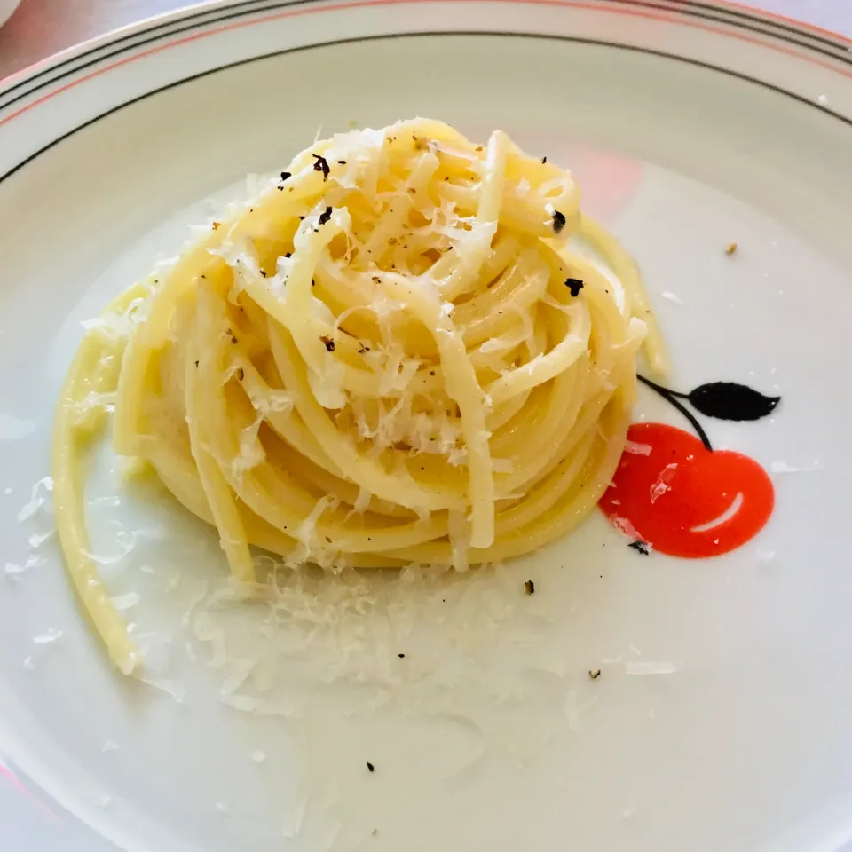 ペコリーノと胡椒のスパゲティ　Spaghetti cacio e pepe|酒好きさん