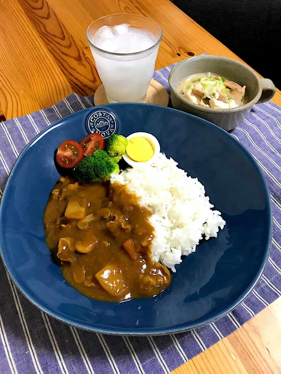 カレーライス、もつ煮込み、カルピスソーダ|sayaさん