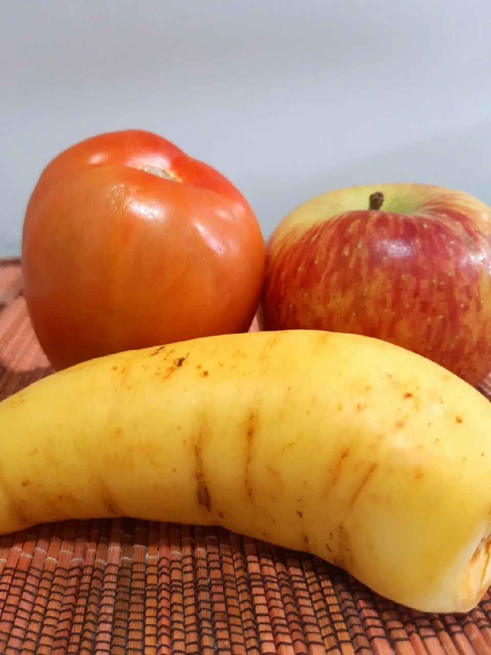 Teste tomate, maçã e mandioquinha|Gilmar Silvaさん