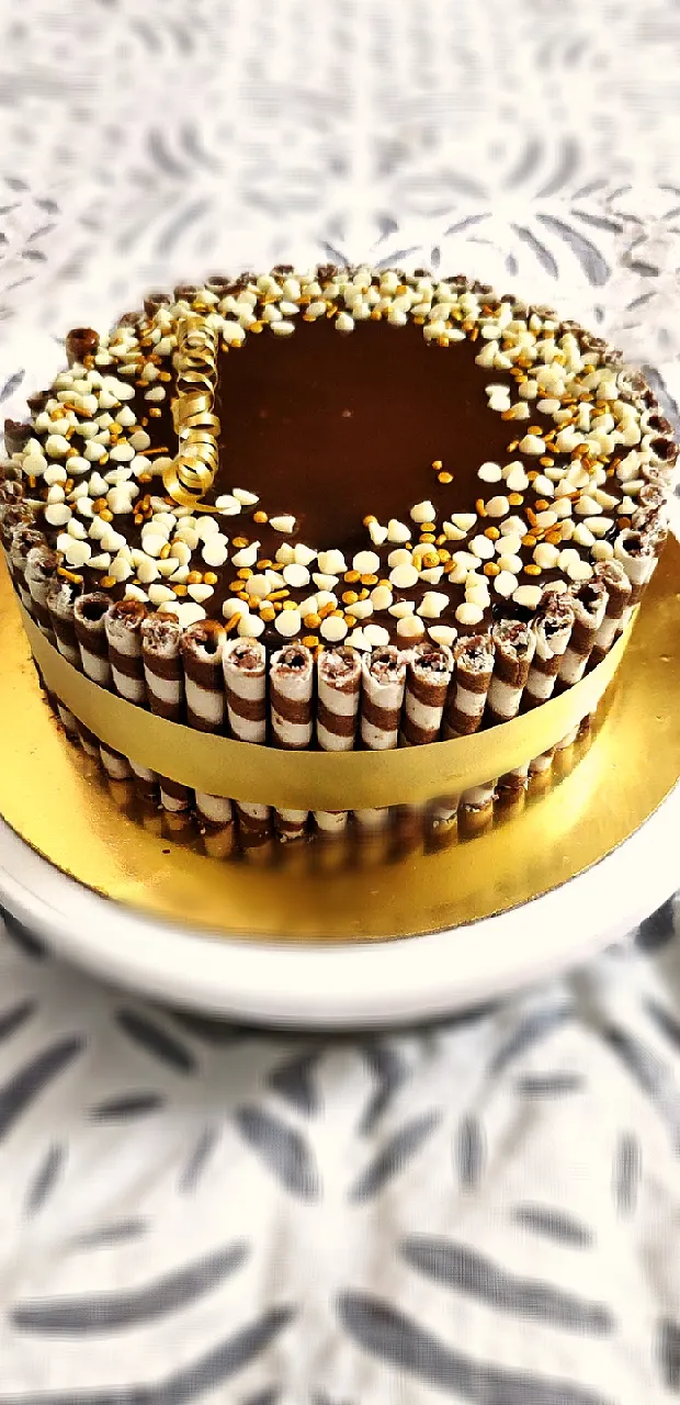 Dark chocolate caramel cake|Sadaf Mirzaさん