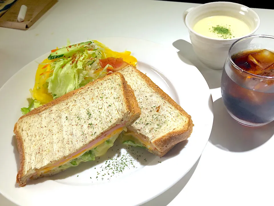 Snapdishの料理写真:#もも弁#三階#あきのくら#限定モーニングセット#600#税込#横浜グルメ|まろももかさん