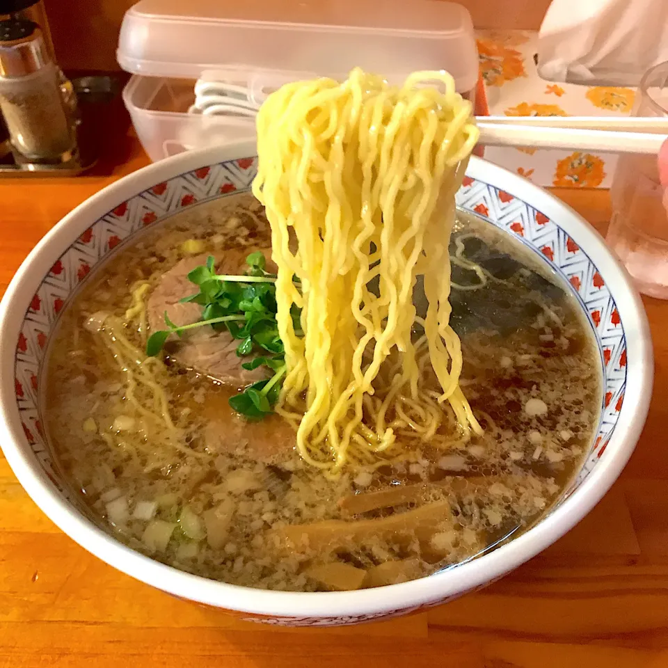 Snapdishの料理写真:支那そば醤油味 大盛@晴弘(門前仲町)|塩豚骨さん