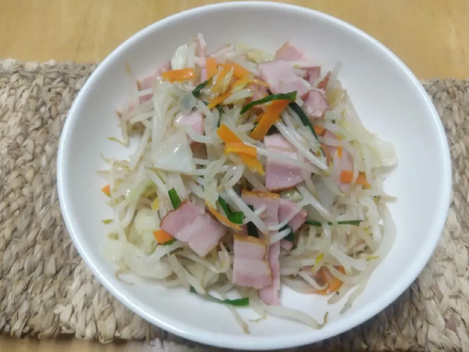 Snapdishの料理写真:ベーコン野菜炒め|gomanmaさん