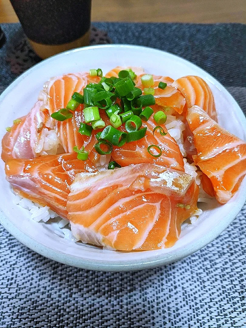 Snapdishの料理写真:7/16 サーモン丼|ポチ子さん