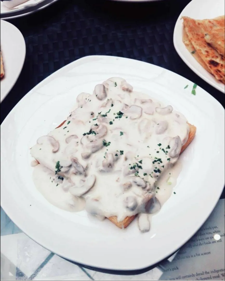 Garlic mushroom toast|Monaさん