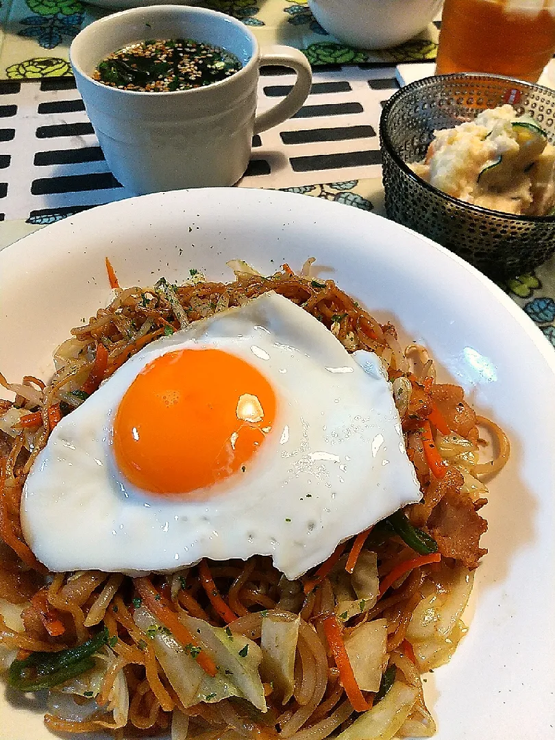 焼きそばon目玉焼き|sumireさん