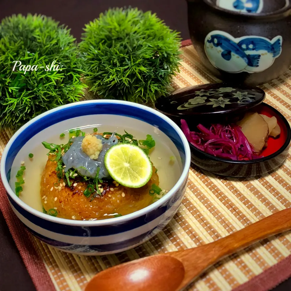 シメ〜焼きおにぎりの冷やし出汁茶漬け　生シラスのっけ👍　普通のシラスでも美味しいよ‼️|パパ氏さん