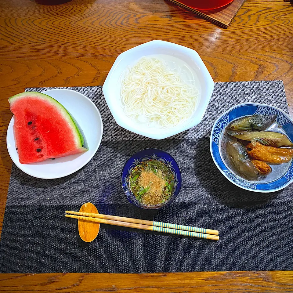 Snapdishの料理写真:7月16日 朝ごはん  そうめん、茄子煮物、スイカ|yakinasuさん