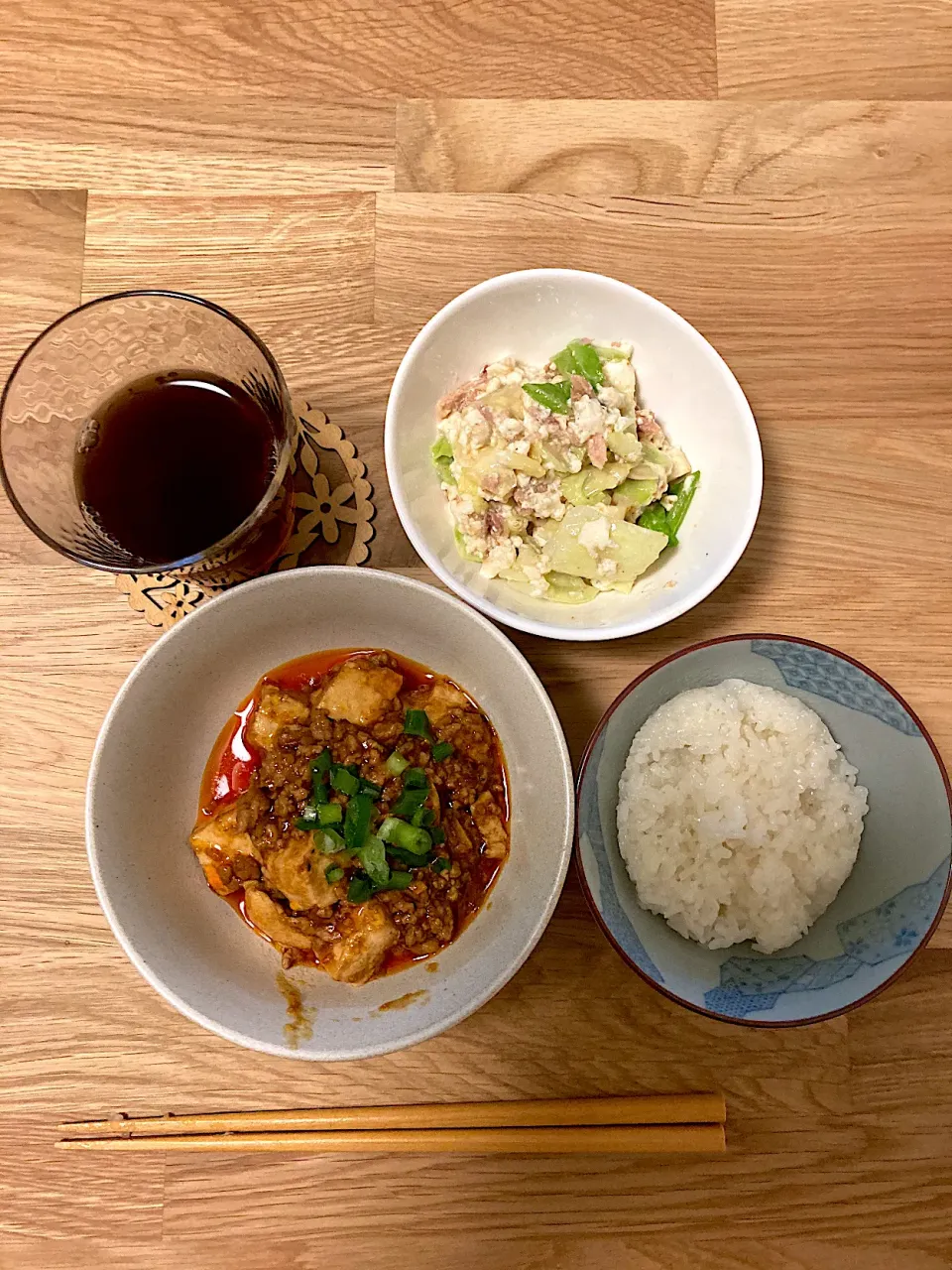 Snapdishの料理写真:麻婆豆腐とキャベツと豆腐の胡麻和え|みもりさん