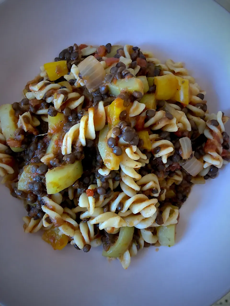 Pasta with lentils, zucchini, onion and yellow bell pepper|MissYumYumさん