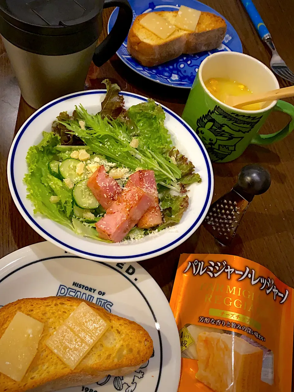 東京デーリーのチーズチップス届きました😋🧀　焼きベーコンのグリーンサラダ　パルミジャーノを散らしオリーブオイルをかけて　フォカッチャトーストしてパルミジャーノをのせて　コーンスープ　コーヒー|ch＊K*∀o(^^*)♪さん