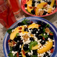 Blueberries & Peaches Goat Cheese Salad|lawlam005さん