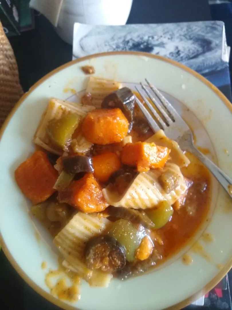 Snapdishの料理写真:veggie minestrone (pasta)|mesfinさん