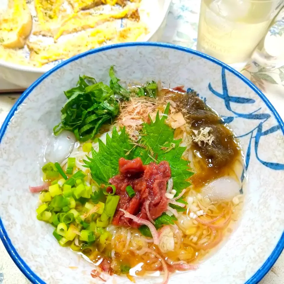 石臼挽きうどんしゅはりの冷やし梅とろろ昆布うどん風そうめん|うたかた。さん