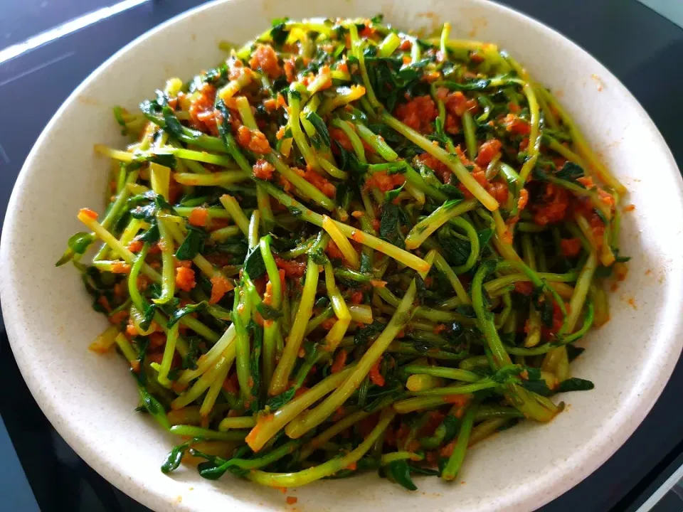 Stir Fry Bean Sprouts @ 豆苗|envymaqueenさん