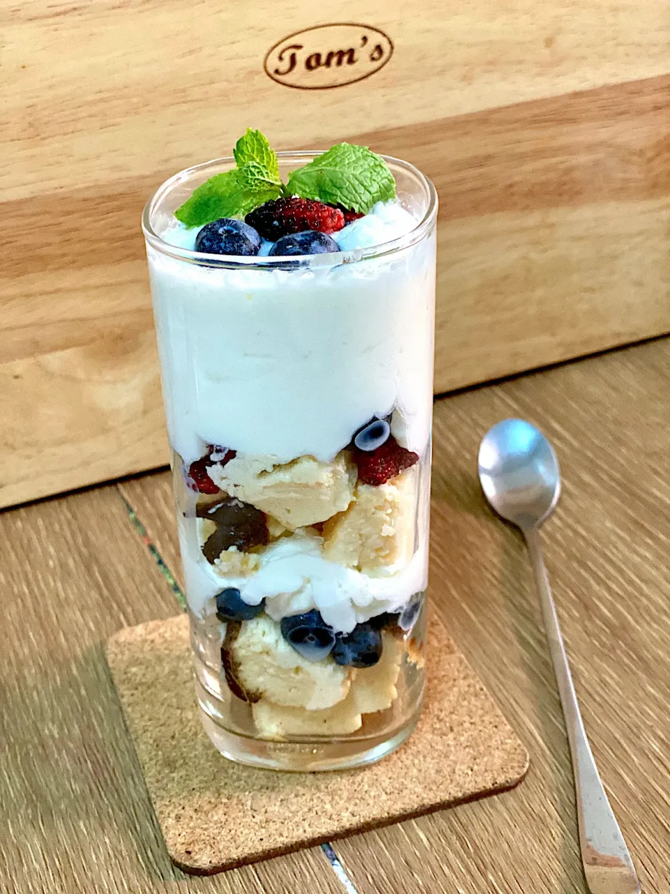 Mixed Berry Cheesecake Parfait|Lamonrockyさん