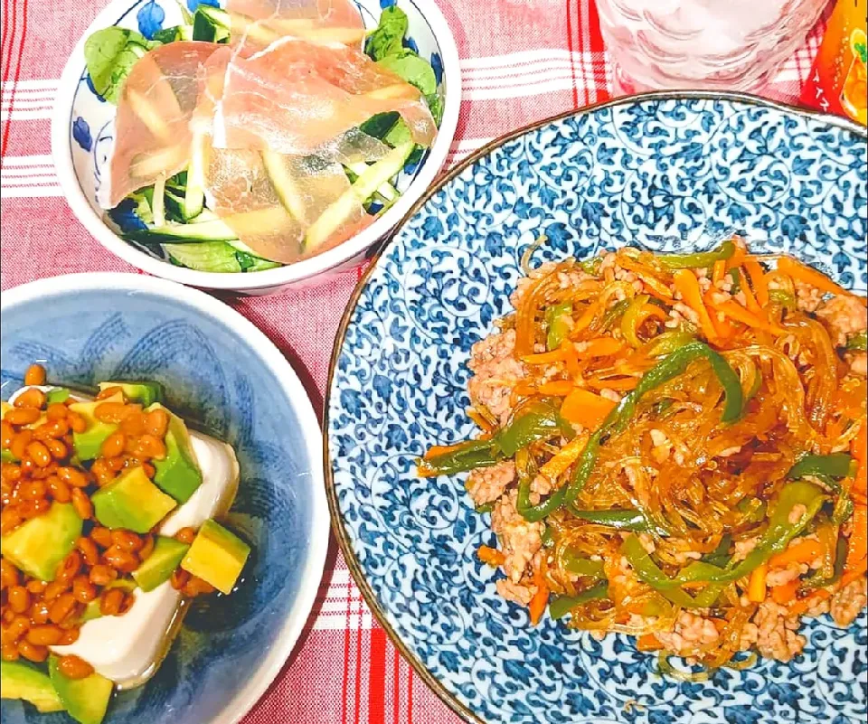 豚ひき肉と春雨の和え物🍚
・アボカド納豆の冷奴
・生ハムときゅうり＆ベビーリーフの
　サラダ🌱|オレンジチョコさん