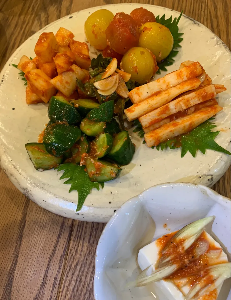 Kimchi night; daikon, cukes, tomatoes, yamaimo & egoma leaves|HouseHusさん