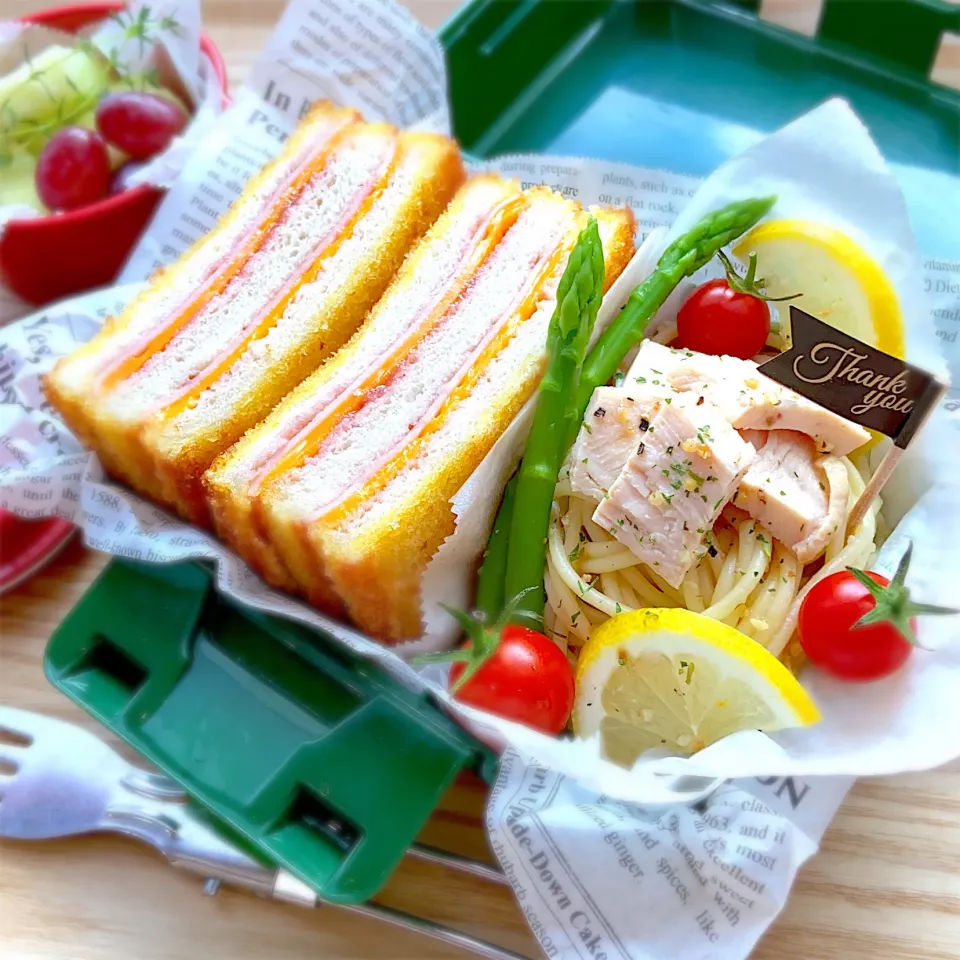 モンテクリスト（韓国レシピ）🍓ジャムとハムチーズの揚げパン🍞サラダチキンとレモンの冷製パスタ🍗🍋弁当🍱|Naoさん