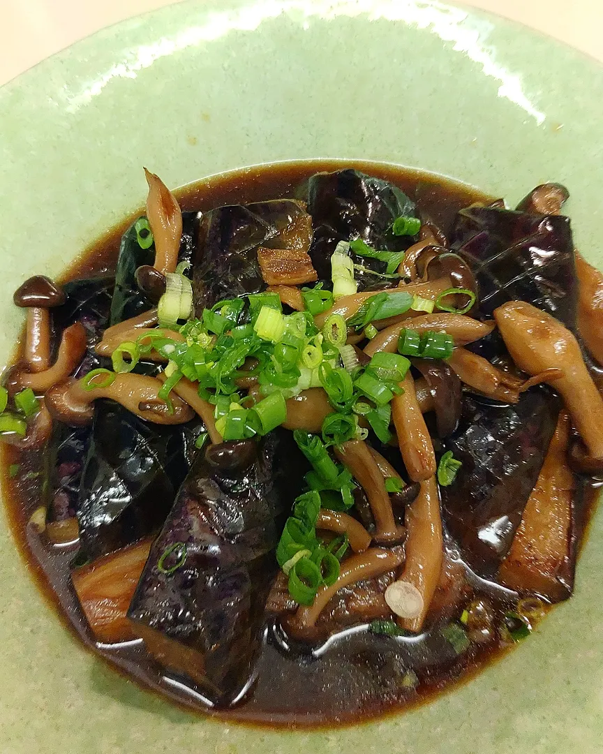 茄子の揚げ浸し。Deep fried eggplant/aubergine stewed in dashi.|Funky Chefさん