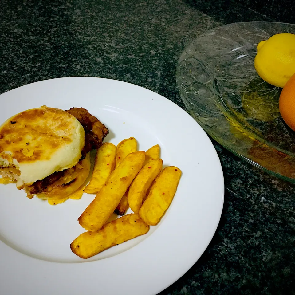 Snapdishの料理写真:English Muffin Rib Burger and BBQ Chips|QueenMbeeさん