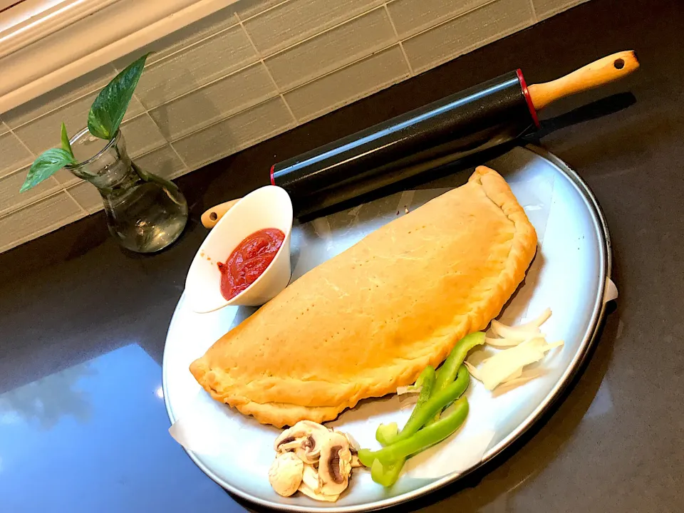 Chicken, mushroom, bell pepper and onion Calzone|mirchmaasalaさん