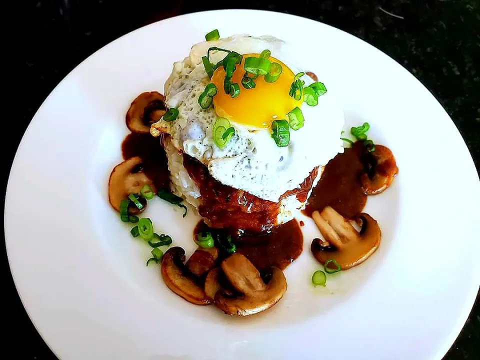 Loco Moco 

Hawaii's fan favorite breakfast|Jbunny Caféさん