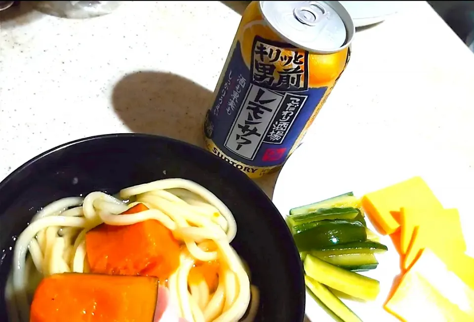 土鍋でうどん
チーズと浅漬けで乾杯🍻|にゃんこたろう*さん