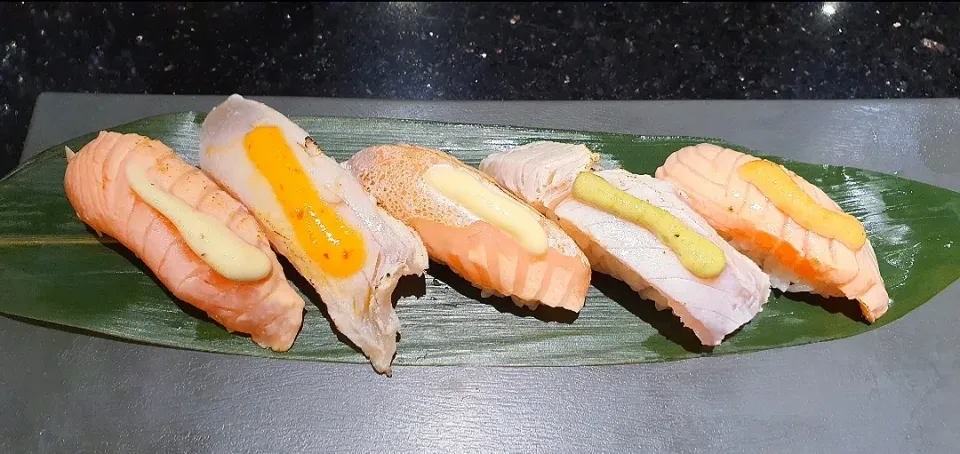 Salmon & Tuna Sushi 😘🤤🥰⚘💋👍😋|🌷lynnlicious🌷さん