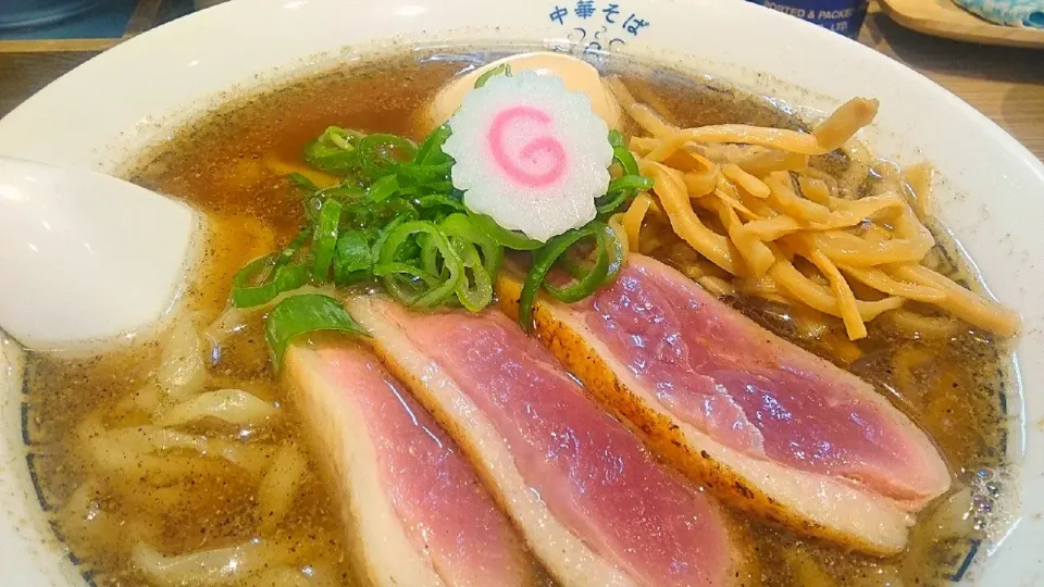 Snapdishの料理写真:【限定（期間不明）】
中華そば 六感堂
鴨中華そば 白
（手揉み麺、900円）
＋味玉（100円）
＠池袋
20150 #食べて応援|大脇さん