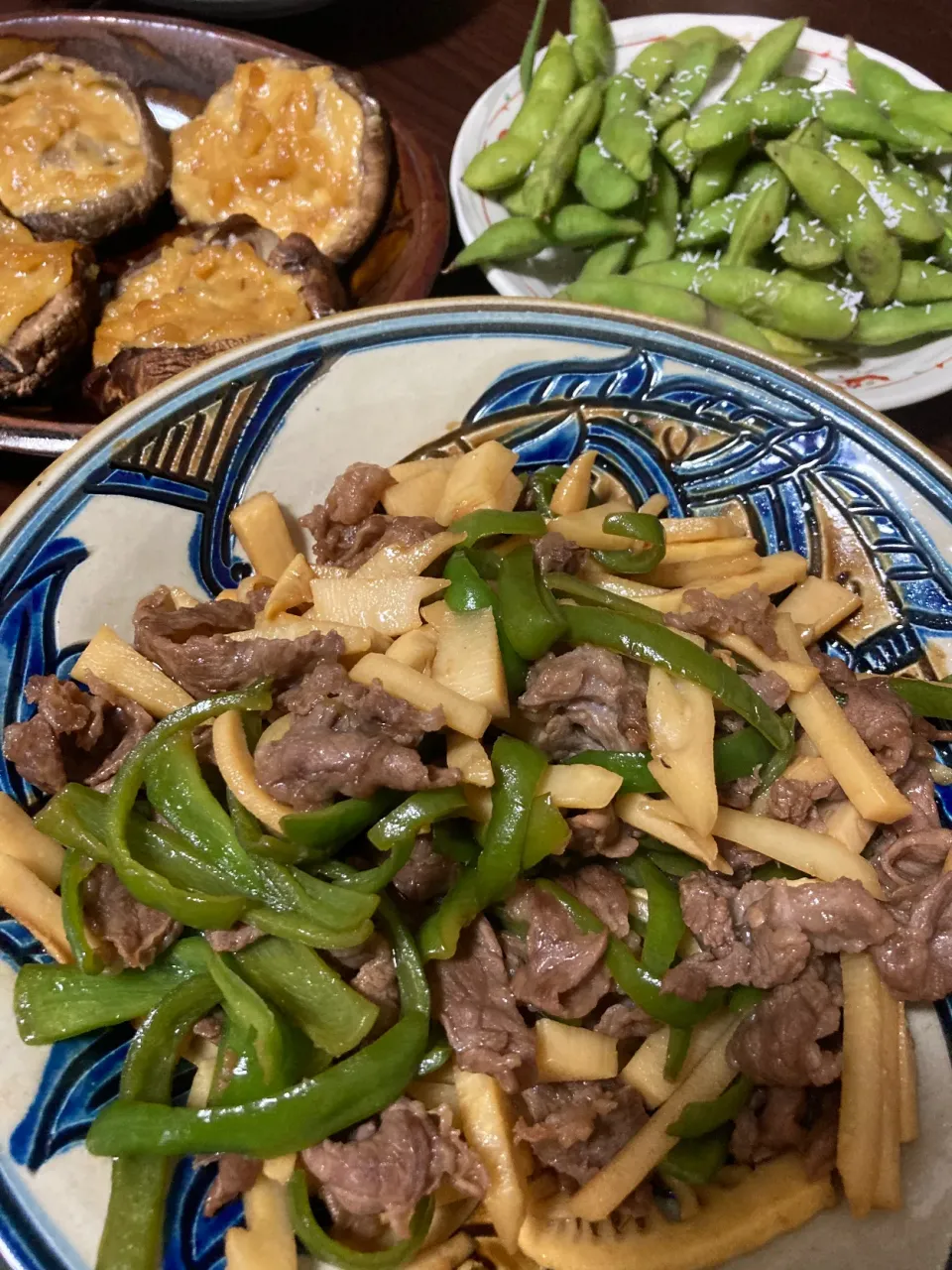 7月18日晩ご飯。チンジャオロース、しいたけの味噌マヨ焼き、枝豆。|あやさん