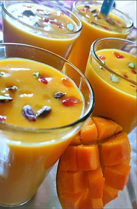 # Thick & tasty MangoShake😋|Foodie_corner🍽️😋さん