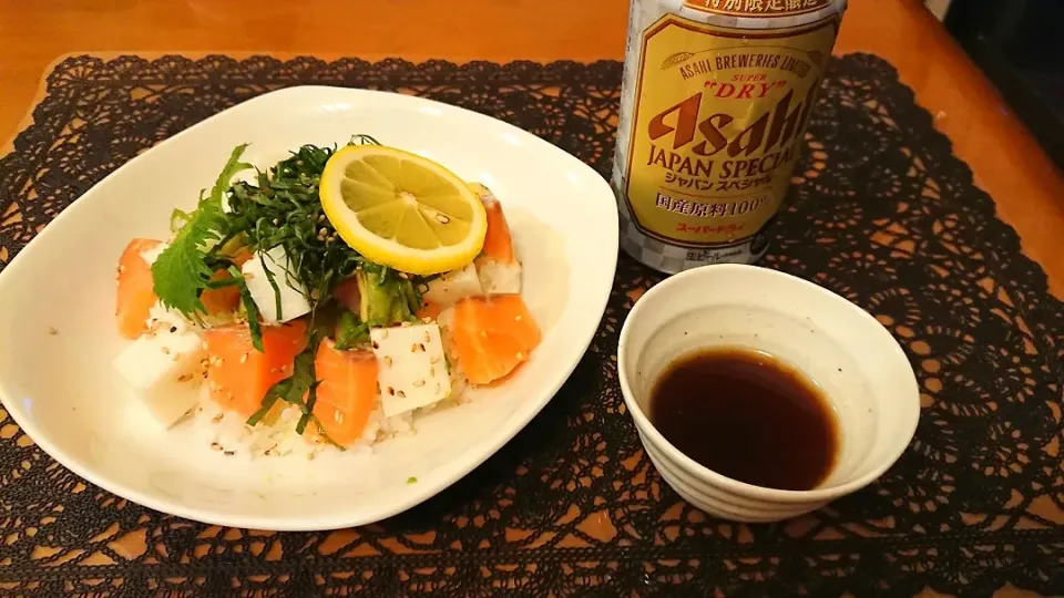 サーモン アボガト 長芋 大葉 レモンのっけ丼🍺|chikakoさん