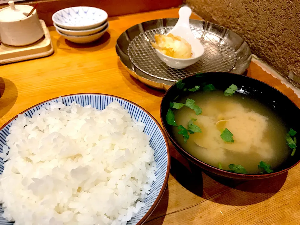 Snapdishの料理写真:ご飯、あさりの味噌汁、半熟卵の天ぷら|もうちゃんさん