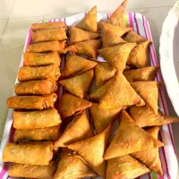 samosas and spring rolls|Tira Kakesさん