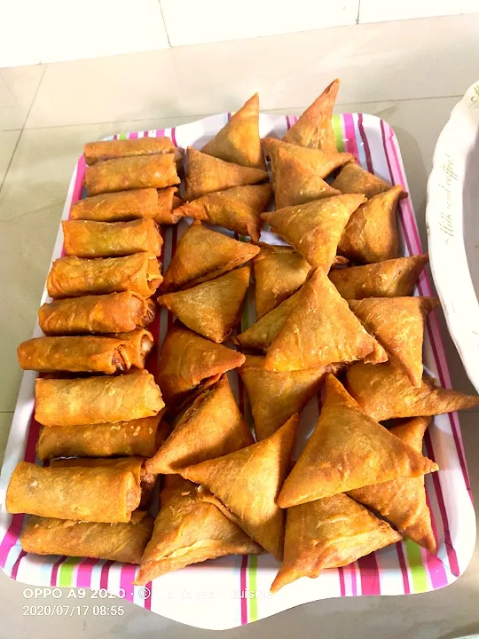 samosas and spring rolls|Tira Kakesさん