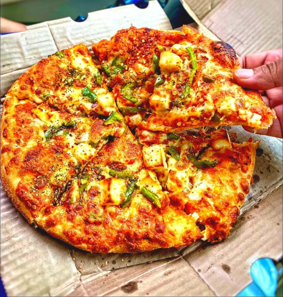 Snapdishの料理写真:Domino's Dal makhni pizza|kirtiさん