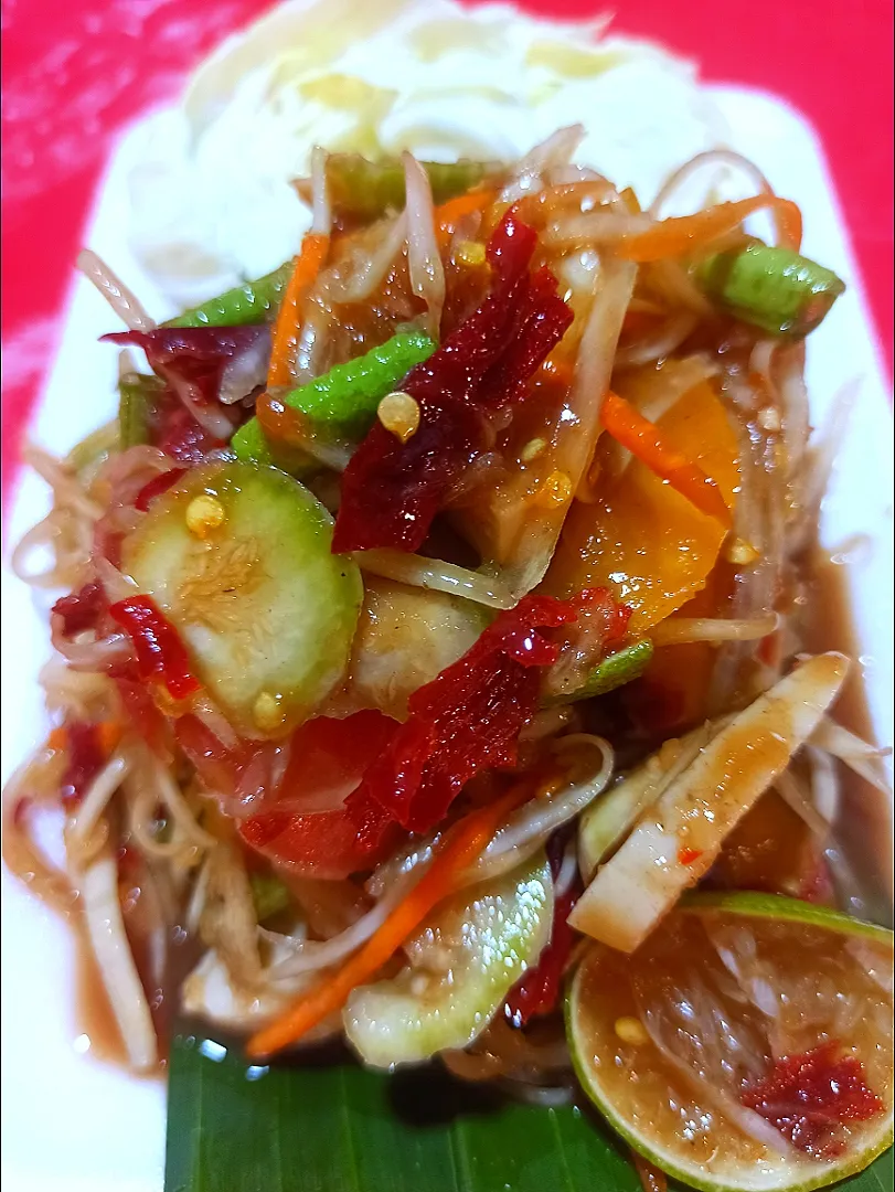 papaya salad with pork sausage|buayさん